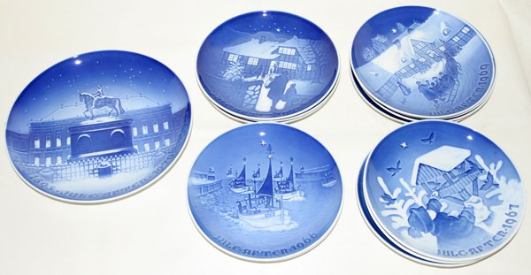 BING & GRONDEL PORCELAIN CHRISTMAS PLATES