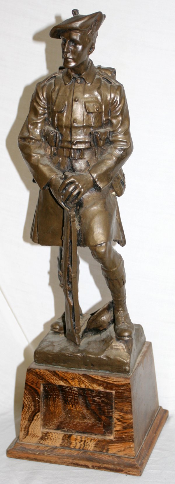 PLASTER SCOTTISH SOLDIER, H 14 1/2"