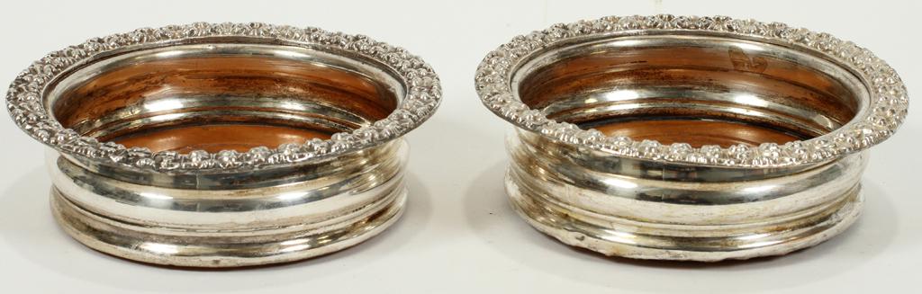 UNMARKED SILVER & MAPLE COASTERS, PAIR, DIA 6": UNMARKED SILVER & MAPLE COASTERS, PAIR, DIA 6"A pair of unmarked silver-plated and maple wood coasters.