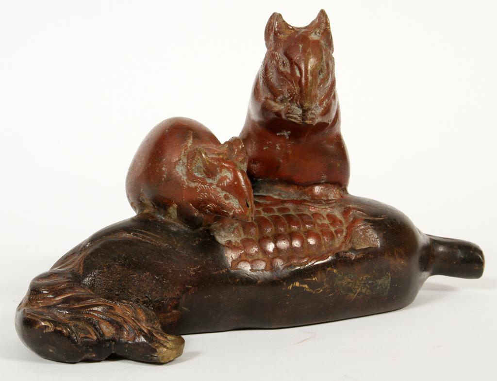 JAPANESE BRONZE SCULPTURE, H 7.5", MICE ON MAIZE (1 of 4)