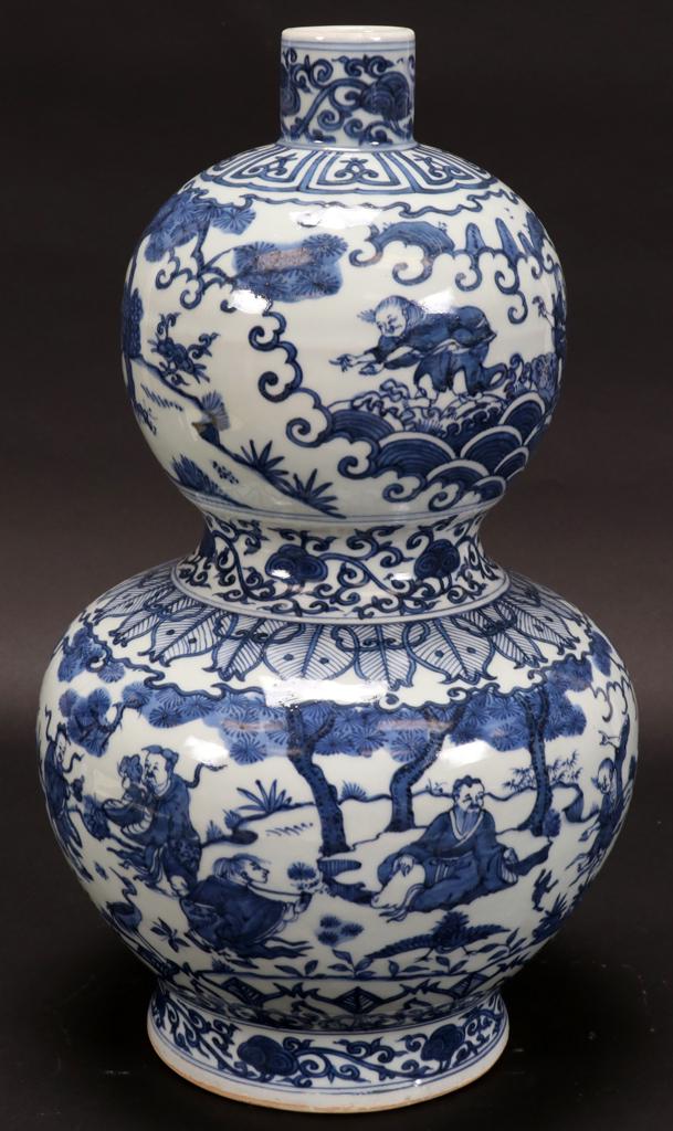 CHINESE PORCELAIN GOURD SHAPE VASE, H 17.5" (1 of 6)
