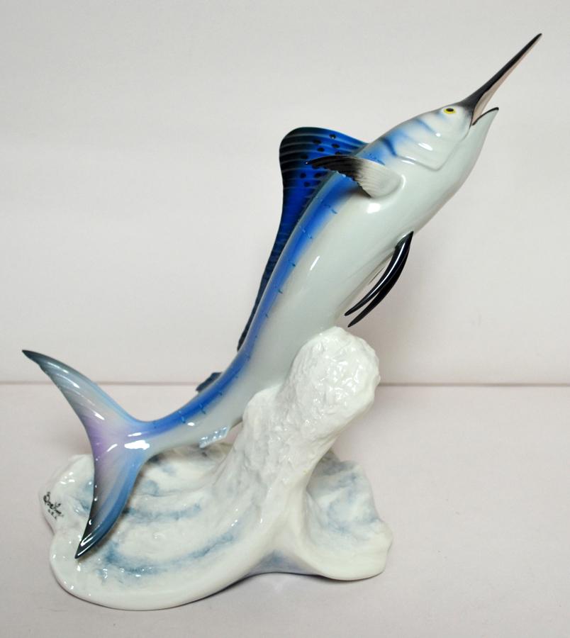 BOEHM, GLAZED PORCELAIN, FISH SCULPTURE, 1996: BOEHM, GLAZED PORCELAIN, FISH SCULPTURE, 1996, H 9", "WHITE MARLIN" Depicts a jumping white marlin. Marked on the underside Boehm, "White marlin" and numbered 36/500. 9" H. x 6 1/2" W. x 4 1/2" D.