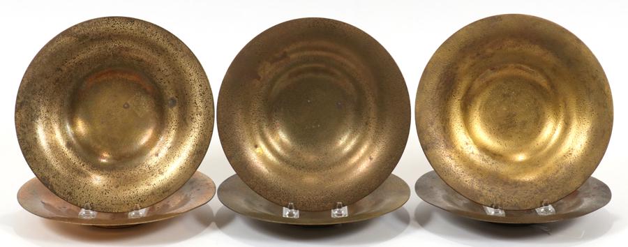 TIFFANY STUDIOS, DORE BRONZE BOWLS, #1708, 6 PCS: TIFFANY STUDIOS, DORE BRONZE BOWLS, #1708, 6 PCS, DIA 9" A collection of six Tiffany Studios New York gilded bronze bowls. Numbered # 1708, each having a shallow basin and textured surface. Signature 