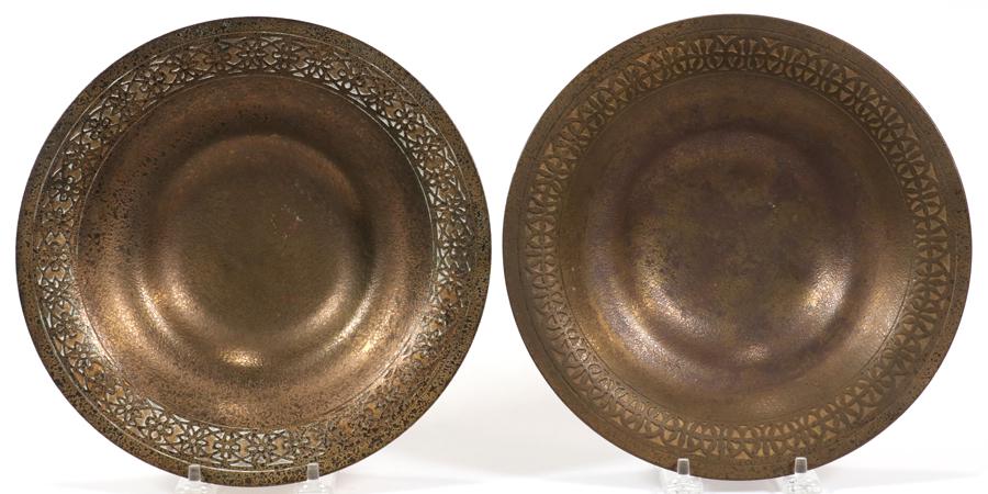 TIFFANY STUDIOS, DORE BRONZE BOWLS, #1707, 2 PCS: TIFFANY STUDIOS, DORE BRONZE BOWLS, #1707, 2 PCS, DIA 9" A selection of Tiffany Studios New York gilded bronze bowls. Both numbered # 1707, offers a band of scroll form design and a shallow basin. Sig