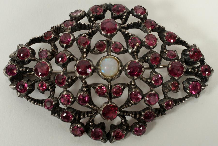 ANTIQUE SILVER GEORGIAN BROOCH, W 1.5", L 2": ANTIQUE SILVER GEORGIAN BROOCH, W 1.5", L 2" An unmarked silver, filigree brooch with opal and pink stones, L 2", W 1.5".