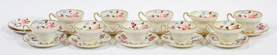 FOLEY, ENGLISH CUPS AND SAUCERS 7 SETS: FOLEY, ENGLISH CUPS AND SAUCERS 7 SETS Includes: 7 cups and 7 saucers. V2577. English bone china. Rose and daisy motif.