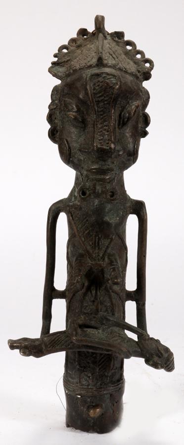 NIGERIAN BENIN BRONZE MOTHER WITH CHILD, H 13": NIGERIAN BENIN BRONZE MOTHER WITH CHILD, H 13" On chain. Purchased in Nigeria by a diplomat circa 1980 from the Germany embassy.