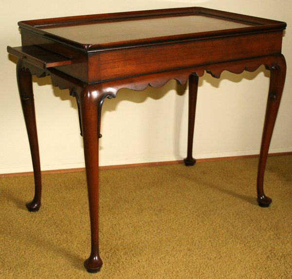 QUEEN ANN STYLE MAHOGANY TEA TABLE, H 26": "QUEEN ANN STYLE MAHOGANY TEA TABLE, H 26"", W 18"", L 29 "":Having two slides." (rev.20080620)