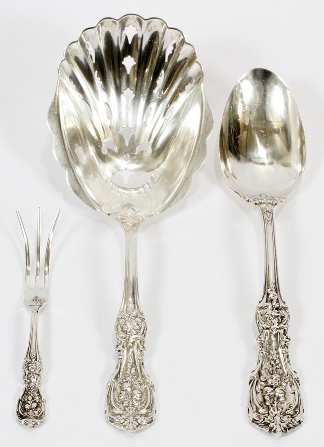 For Auction REED AND BARTON STERLING SILVER SERVING PIECES (041081
