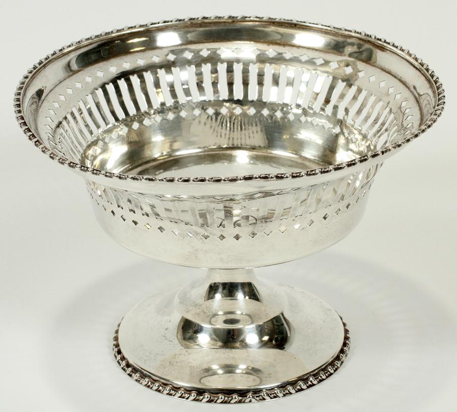 BLACK, STARR, FROST PIERCED STERLING: BLACK, STARR, FROST PIERCED STERLING, 4.79 TROY OZ. COMPOTE H 4" DIA 5.5" 5659 Black Starr & Frost Sterling Silver Compote or Tazza, with detailing on the top edge and bottom. Rectangular and diamond 