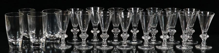 STEUBEN CRYSTAL WINE GOBLETS, AND TUMBLERS 19 PCS: STEUBEN CRYSTAL WINE GOBLETS, AND TUMBLERS 19 PCS H 5 3/8", 5 1/2", 5 3/4" There are 15 white wines, pattern 7737, 2 ten ounce flat tumblers, pattern 7940, and 2 shammed base tumblers, pattern 7889.