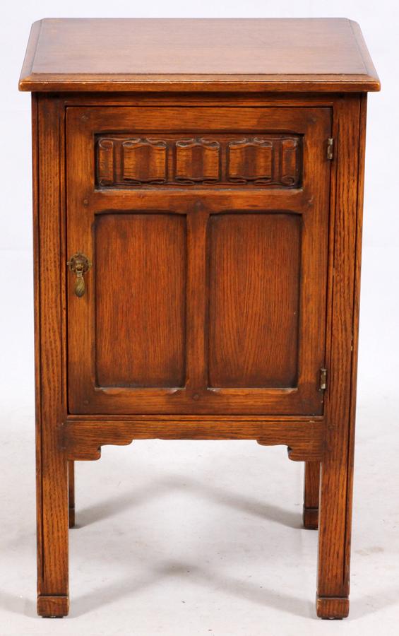 GOTHIC-STYLE OAK NIGHTSTAND: GOTHIC-STYLE OAK NIGHTSTAND, H 29", W 17 1/2", D 14" Nightstand with a single cabinet door. With linenfold decoration and having Queen Anne drop handles. Previously apart of the estate of Palmer T. He