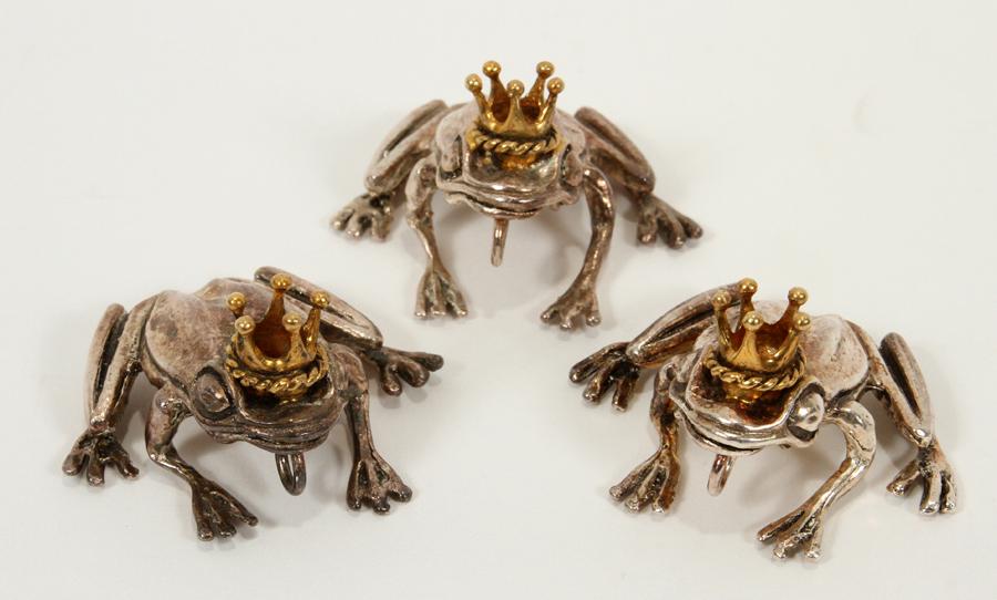 TOPAZIO (PORTUGUESE) PLACE CARD HOLDERS: TOPAZIO (PORTUGUESE) PLACE CARD HOLDERS, 8 PCS, H 1.5"A collection of eight Topazio place card holders. Each having a crowned frog form. Branding impressed to the legs.