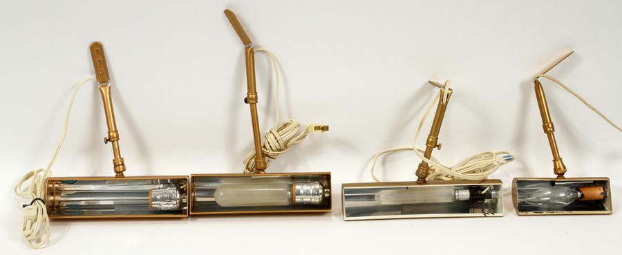METAL PAINTING VIEWING LIGHTS, LOT OF FOUR: METAL PAINTING VIEWING LIGHTS, LOT OF FOUR ELectric light to be fastened to frame.
