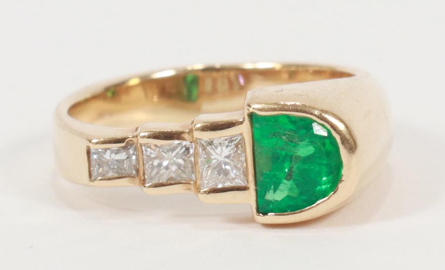 EMERALD & DIAMOND, GOLD RING (1 of 4)