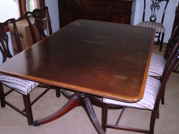 BERKEY & GAY MAHOGANY DINING SET, NINE PIECES
