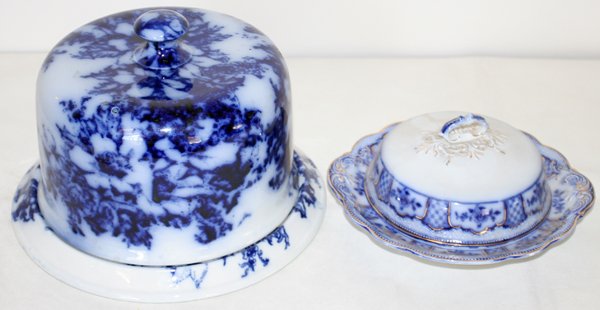 ENGLISH BLUE & WHITE COVERED BUTTER DISH