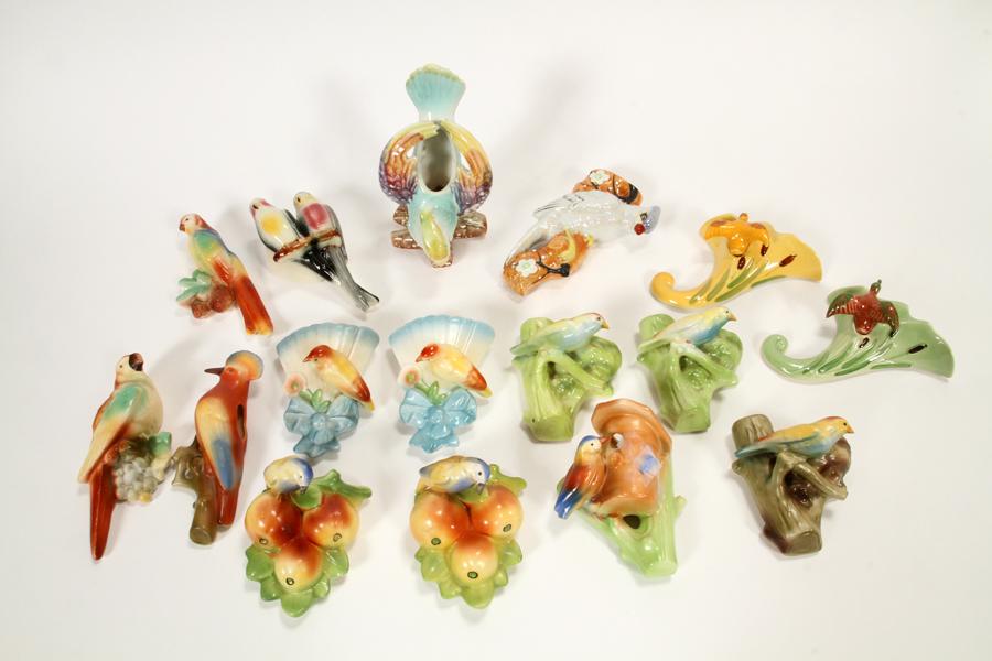 CZECHOSLOVAKIAN, AMERICAN PORCELAIN WALL POCKETS: CZECHOSLOVAKIAN, AMERICAN & JAPANESE PORCELAIN BIRD WALL POCKETS C. 1940, 16 PCS. Includes 1 Czechoslovakian, pair of birds with apples, H 5", W 3.75", both with impressed numbered 5860 A. 1 Czechoslo