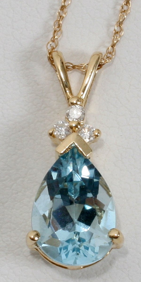 YELLOW GOLD, AQUAMARINE & DIAMOND NECKLACE