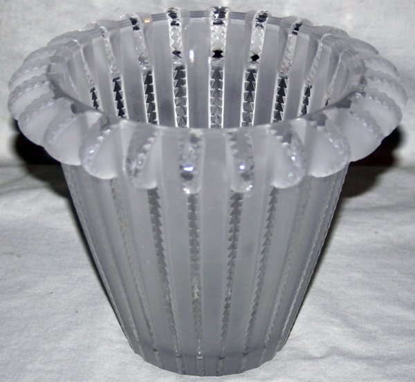 LALIQUE 'ROYAT' CRYSTAL VASE, H 6", DIA 8"