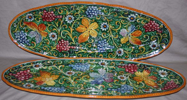 ITALIAN MAJOLICA STYLE POTTERY SERVING TRAYS: "ITALIAN MAJOLICA STYLE POTTERY SERVING TRAYS, PAIR, W 10"", L 26"":Grape and vine design. Modern." (rev.20081008)
