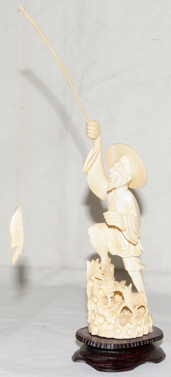 JAPANESE CARVED IVORY FIGURE OF FISHERMAN