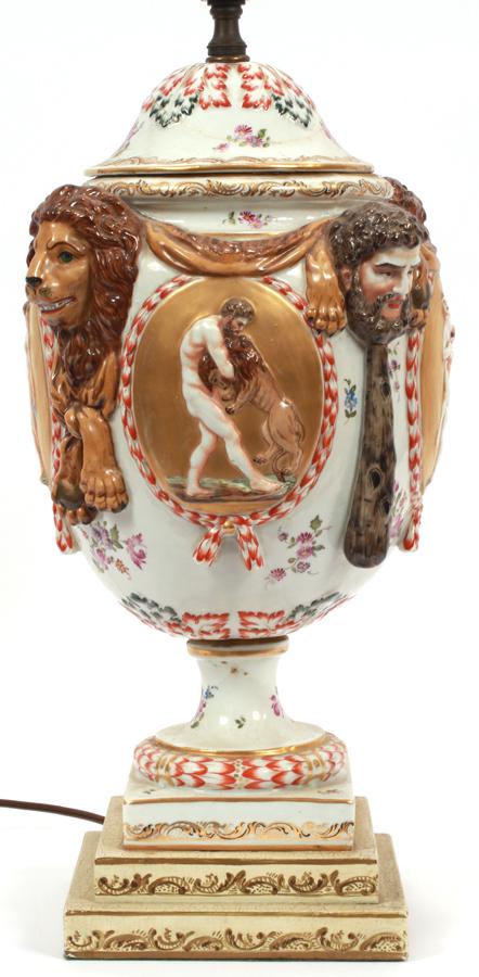 CAPODIMONTE PORCELAIN URN MOUNTED LAMP (1 of 7)