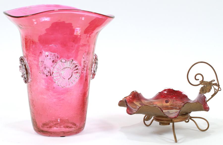 MODERN CRANBERRY GLASS VASE, VICTORIAN DISH: MODERN CRANBERRY GLASS VASE 9", ALSO VICTORIAN DISH IN FRAME Blown glass vase with crackle motif. Glass Victorian dish with acorn motif in a metal frame. L 8".
