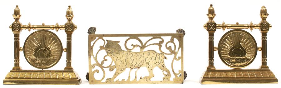 WEIGHTED BRASS GONG FORM BOOKENDS + STAND, 3 PCS (1 of 2)