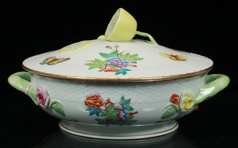 QUEEN VICTORIA HEREND PORCELAIN COVERED DISH (1 of 3)