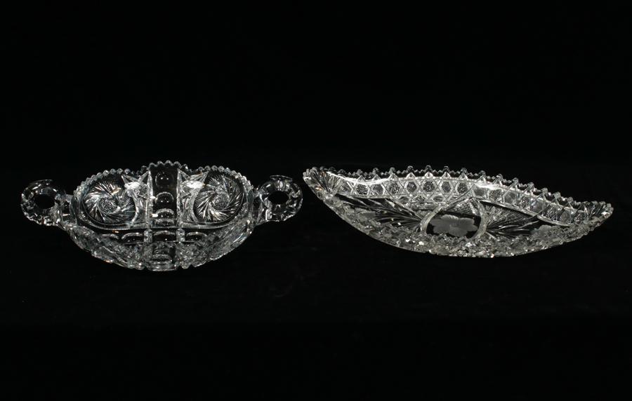 BRILLIANT PERIOD TRAY AND T. B. CLARK TRAY: BRILLIANT PERIOD ICE CREAM TRAY L 14" AND T. B. CLARK TRAY DIA 8' 2 PCS. Ice cream ray is 14" x 7" and in good condition. Round tray signed T. B. Clark is Dia 8.5". "TB Clark co the House of Brilliant
