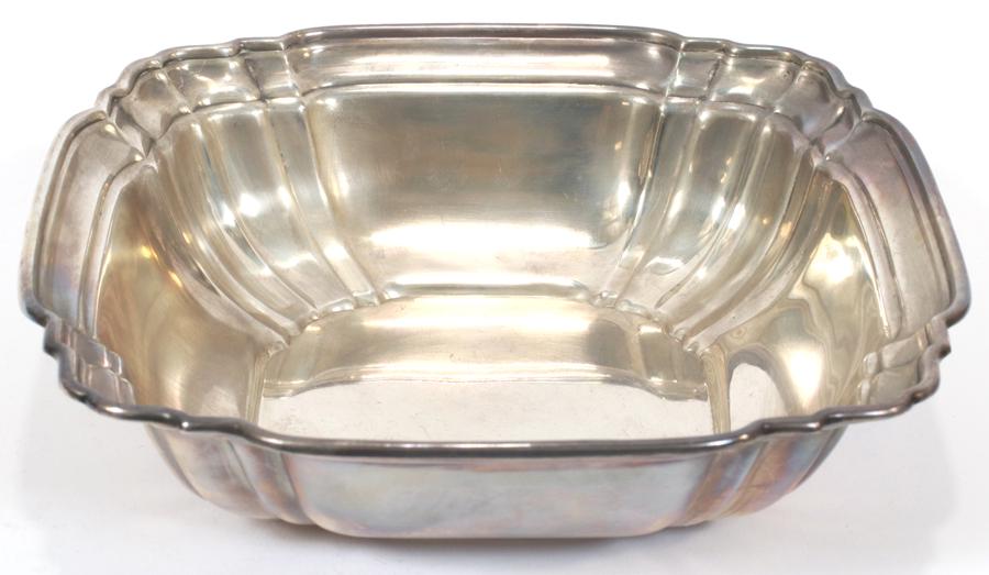 GORHAM STERLING SILVER BOWL W 9" L 9", 17 TR OZ. (1 of 2)