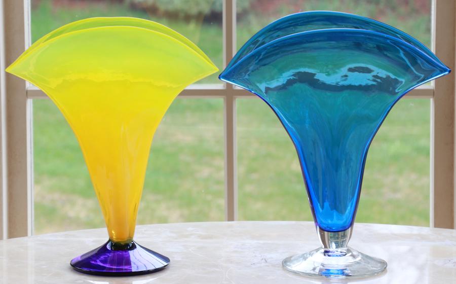 ART GLASS FAN VASES, 2 PCS, H 12", W 10"-11" (1 of 4)