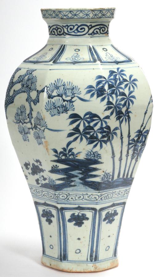 CHINESE MING STYLE BLUE AND WHITE PORCELAIN VASE (1 of 4)