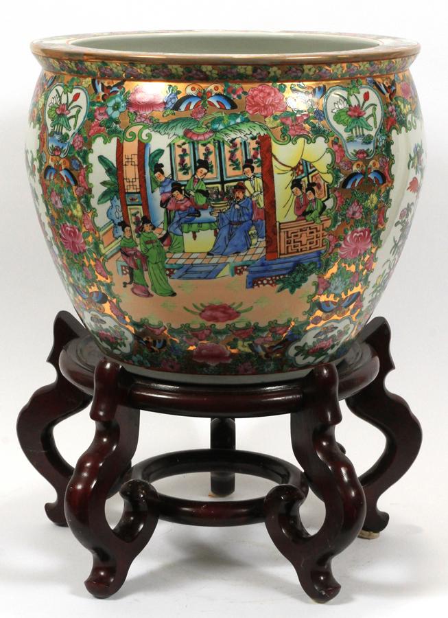 CHINESE ROSE MEDALLION STYLE PORCELAIN COI BOWL (1 of 4)