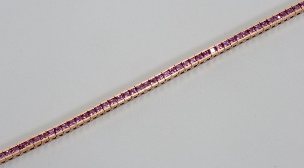 9.0 CT PINK SAPPHIRE AND 14 KT GOLD BRACELET