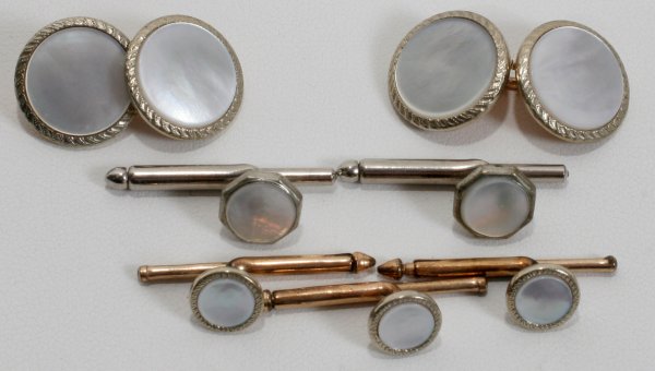 'PARK ROGER' 18KT STUDS & CUFFLINKS SET