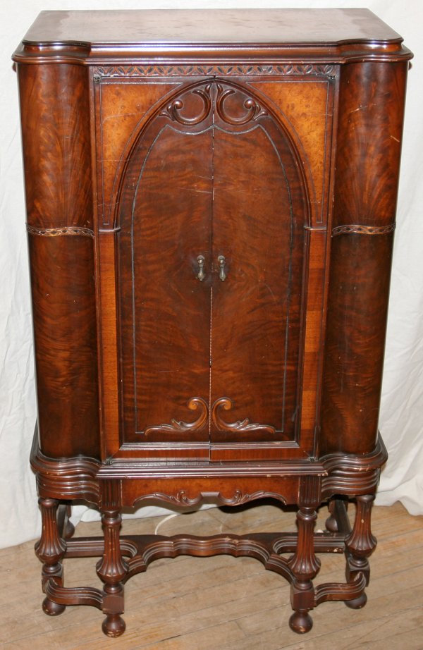HUDSON WALNUT SUPER HETERODYNE RADIO, C 1935