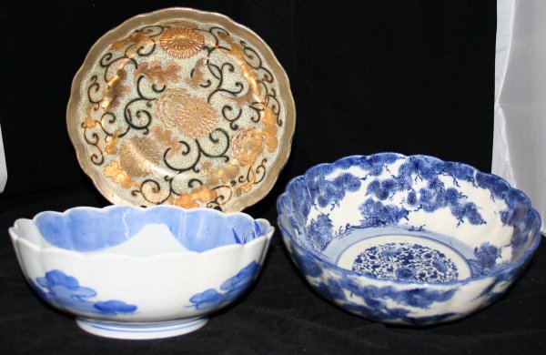JAPANESE CERAMIC SCALLOPED BOWLS, THREE