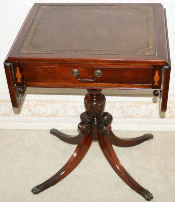 DUNCAN PHYFE STYLE MAHOGANY DROP-LEAF TABLE: DUNCAN PHYFE STYLE MAHOGANY DROP-LEAF TABLE, MID 20TH C., H 25", W 20" (CLOSED), D 18 1/2":Each leaf has a width of 7 1/2" and flanks a tooled leather top with gilt accents. The single drawer is accen