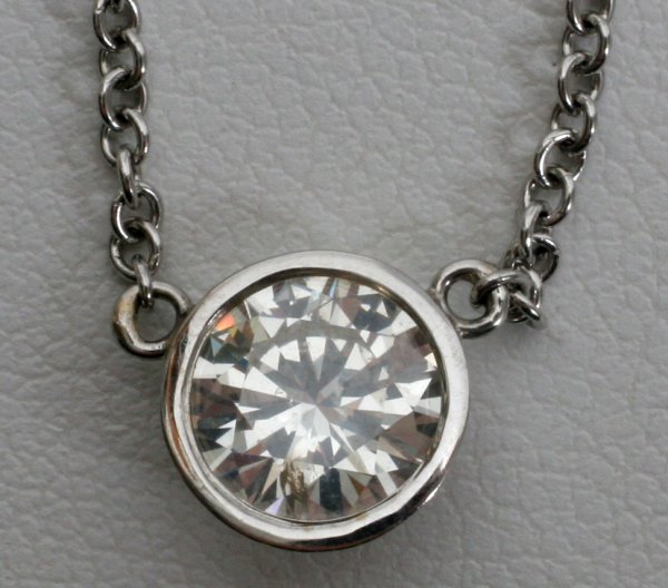 .90 CT DIAMOND 18KT GOLD PENDANT AND CHAIN
