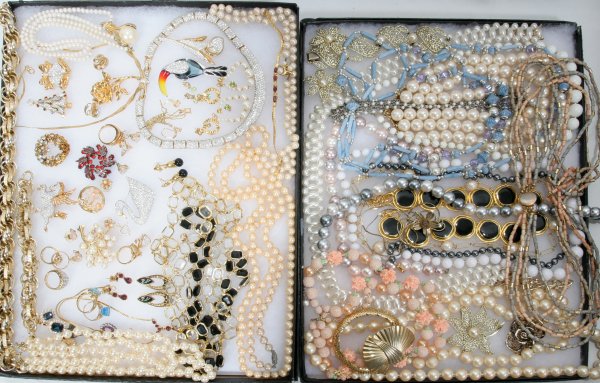 COSTUME JEWELRY LOT