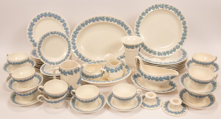 WEDGWOOD CHINA DINNER SERVICE FOR EIGHT (1 of 10)