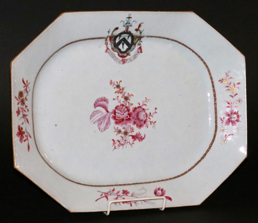 CHINESE EXPORT ARMORIAL PLATTER, 18TH C (1 of 4)