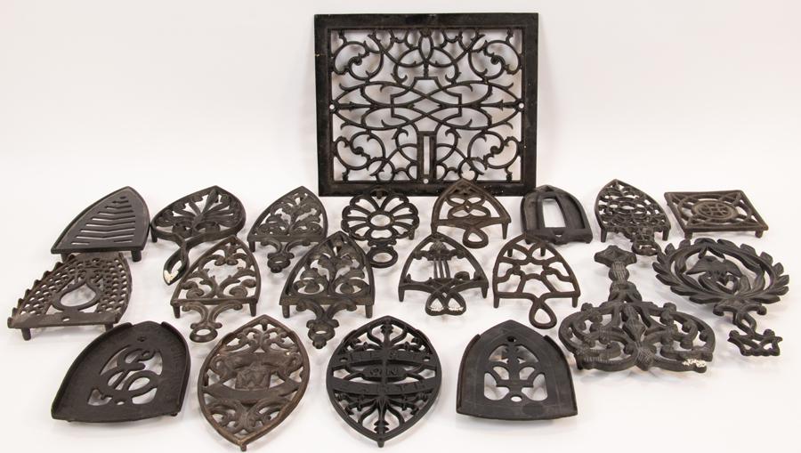 CAST IRON TRIVETS, 20 PCS, L 4"-12" (1 of 7)