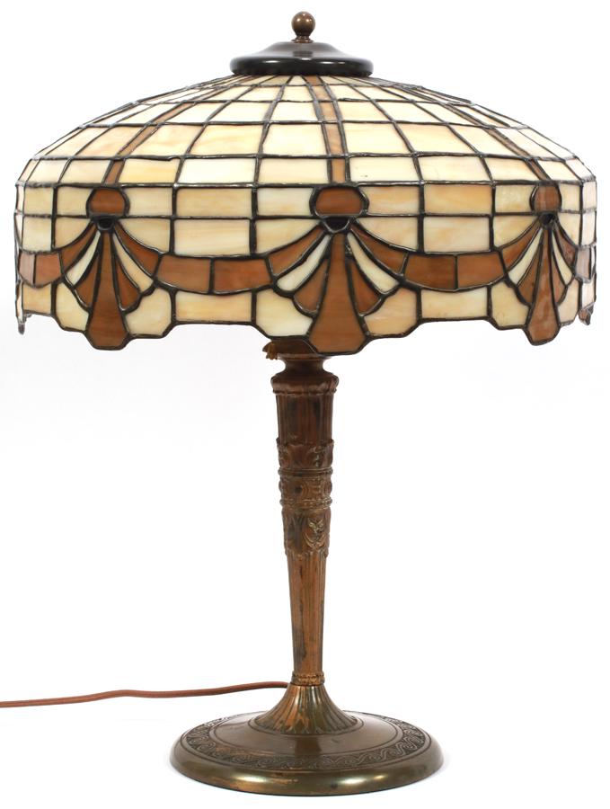 AMERICAN LEADED GLASS TABLE LAMP C. 1900 (1 of 3)