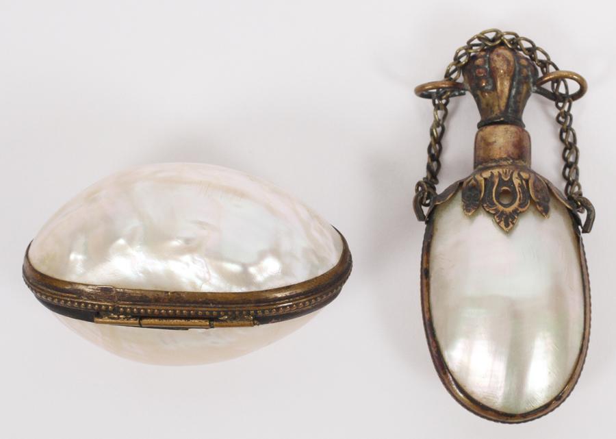 SHELL AND BRASS SNUFF BOX AND SNUFF BOTTLE 2 PC. (1 of 4)