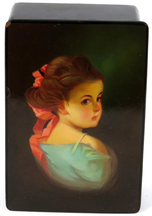 RUSSIAN HAND PAINTED LACQUER BOX (1 of 4)