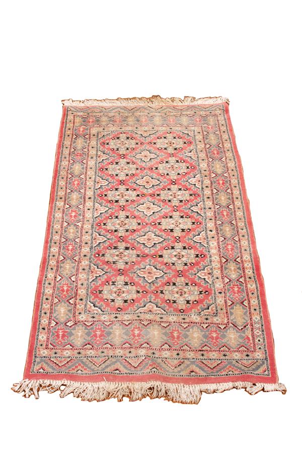 PAKISTAN ORIENTAL RUG W 3' L 5'3": PAKISTAN ORIENTAL RUG W 3' L 5'3" Caucasian motif. Rose field, blue and ivory.From a stately home, Lake Fenton, Mi.