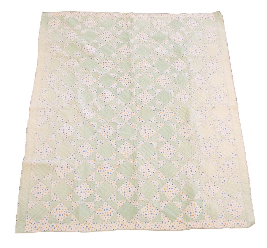 AMERICAN ANTIQUE QUILT, HAND MADE (1 of 1)